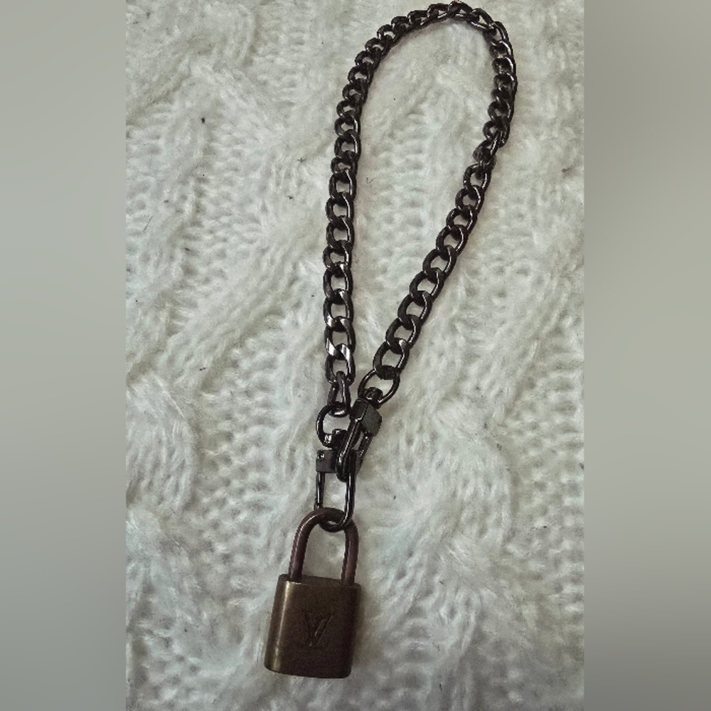 320 Louis Vuitton LV  Lock Unbranded 15” Gunmetal